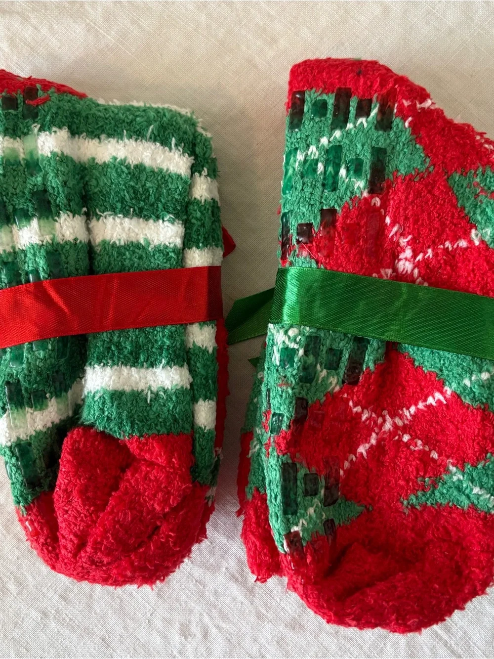 Fuzzy Holiday Socks - Red & Green - 2 pairs